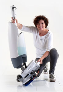 lavadora automática com operador a pé