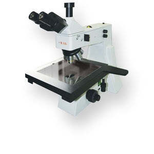 microscópio óptico