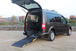 veículo para pessoas com deficiência minivan