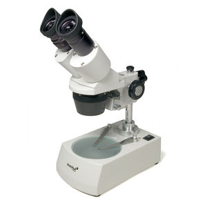 microscópio óptico