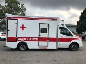 ambulância com baú