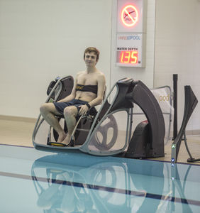 plataforma de elevação e transferência de pacientes para piscina