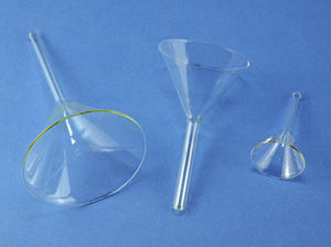 funil de laboratório em vidro