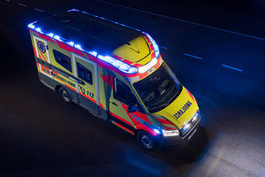 ambulância com baú