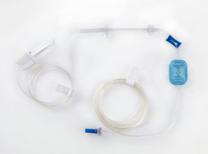 kit de infusão com filtro de partículas