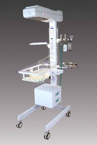 mesa de reanimação neonatal com lâmpada para fototerapia