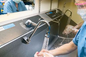 lavatório para centro cirúrgico com 2 postos