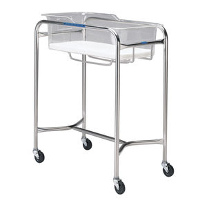 berço hospitalar com rodízios