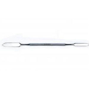 espátula com cimento dentário