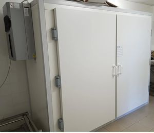 câmara mortuária para macas de transporte de corpos 1