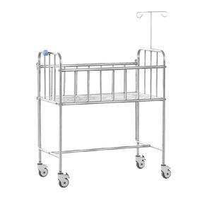berço hospitalar com rodízios
