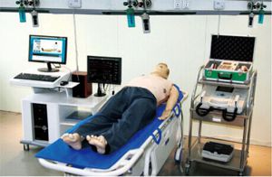 simulador de paciente para procedimentos de emergência médica