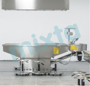 mesa de necropsia de laboratório