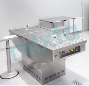 mesa de necropsia de laboratório