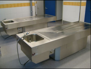 mesa de necropsia para medicina legal
