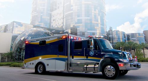 Ambulância para prevenção de contaminação - American Emergency Vehicles - com baú