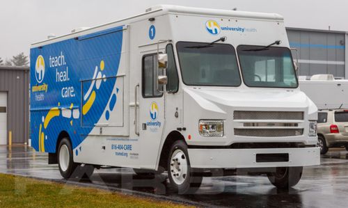 Unidade móvel de saúde para testagem de Covid-19 - 17341 - Farber Specialty Vehicles - caminhão / com baú / a diesel