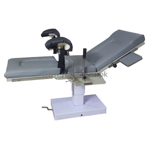 Mesa cirúrgica para ginecologia - Strongman Ideal Engineering Services - hidráulica / com sistema de elevação / articulada em 3 seções