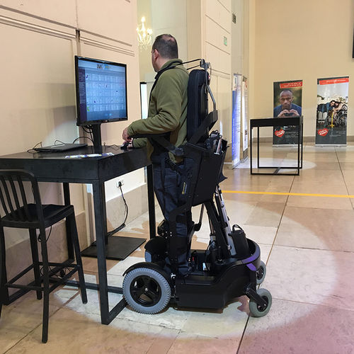 Elevador de transferência vertical elétrico - UPnRIDE Robotics - com rodízios / com cinto / para locomoção