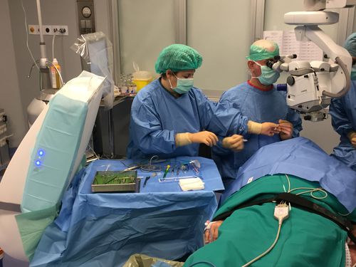 Módulo de fluxo laminar para injeção intravítrea - Operio Anti-VEGF - Normeditec - para sala de cirurgia / móvel / horizontal