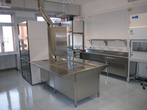 Estação de trabalho de laboratório para histopatologia - comfit s.r.l - de piso / modular / com pia