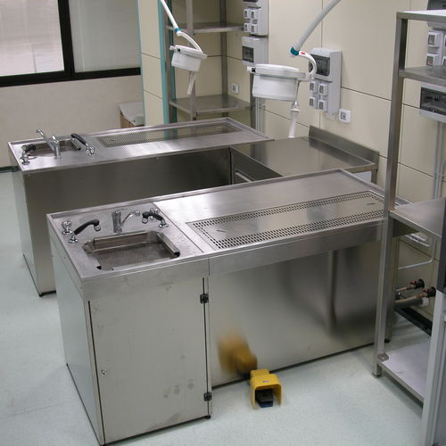 Estação de trabalho de laboratório para histopatologia - comfit s.r.l - de piso / modular / com pia