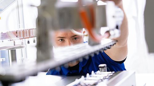 Sistema de embalagem automático - Körber Pharma - de piso / modular / de transportador
