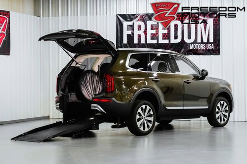 Veículo para pessoas com deficiência SUV - 28540 - Freedom Motors USA - com acesso por porta traseira