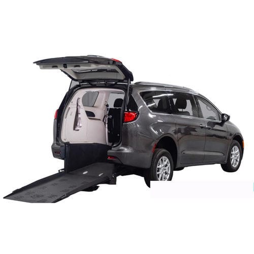 Veículo para pessoas com deficiência minivan - 28692 - Freedom Motors USA - com acesso por porta traseira