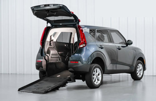 Veículo para pessoas com deficiência SUV - 28571 - Freedom Motors USA - com acesso por porta traseira