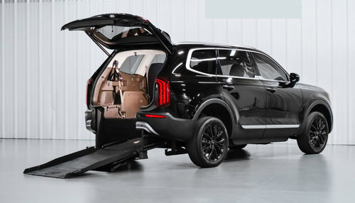Veículo para pessoas com deficiência SUV - 28656 - Freedom Motors USA - com acesso por porta traseira