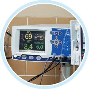 Monitor multiparamétrico de mesa - Q2 Plus™  - ICU Medical - de ECG / PNI / de SpO2