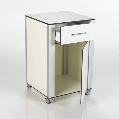 Mesa de cabeceira com rodízios - 6BST06 - HNT Medical - com gavetas