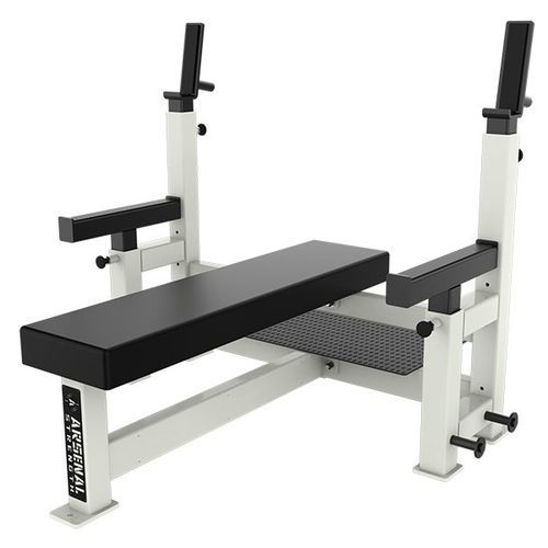 Banco de musculação plano - ALPHA-COMP - Arsenal Strength - com suporte de halteres