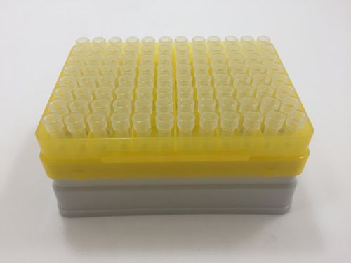 Suporte de laboratório para ponteiras de pipetas - Kacil Ind. e Com. Ltda