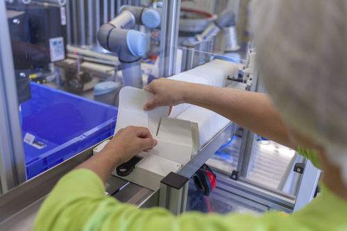 Máquina de montagem para fabricação de dispositivos médicos - Silcoplast AG