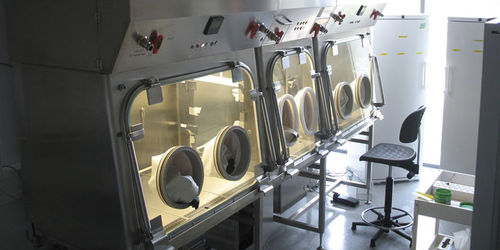 Isolador estéril - ART GmbH Anlagenbau Reinraum Technik - para laboratórios farmacêuticos / ISO classe 5 / para produtos biológicos