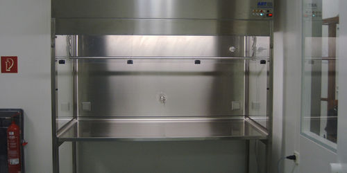 Banco longo para sala limpa - ART GmbH Anlagenbau Reinraum Technik