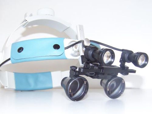 Fotóforo cirúrgico - D-Light Duo-HD - ErgonoptiX Alon Sabsay - de LED / com bateria recarregável / para lupa binocular
