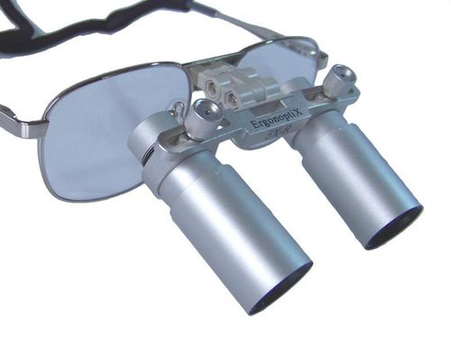 Lupa cirúrgica com armação - ErgonoptiX Comfort - ErgonoptiX Alon Sabsay - Flip-Up / com fotóforo