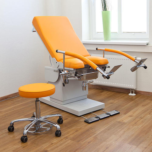 Cadeira de exame para urologia - AGA-URO-MAT - AGA Sanitätsartikel - pneumática / elétrica / com pedal