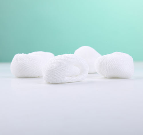 Bolas de gaze absorvente - Allmed Medical Products   - em tecido não tecido (TNT)