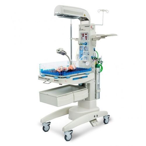 Berço aquecido neonatal com ventilador - Ampla® 2085 LED  - Fanem - com rodízios
