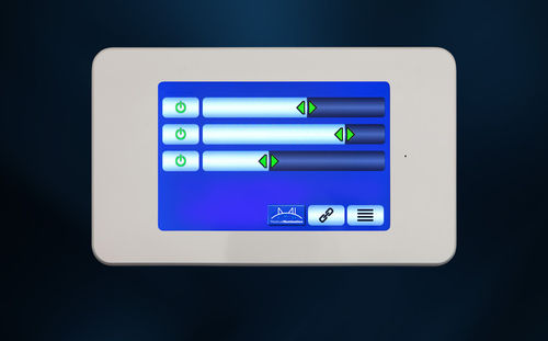 Painel de controle médico-hospitalar - Medical Illumination International - com tela sensível ao toque