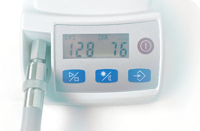 Medidor digital de pressão arterial com pera acoplada - Mobil-O-Graph ABP - ScottCare