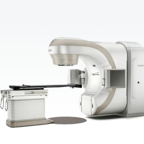 Acelerador linear de partículas para radioterapia de intensidade modulada - VitalBeam® - Varian Oncology - com mesa de coordenadas robótica
