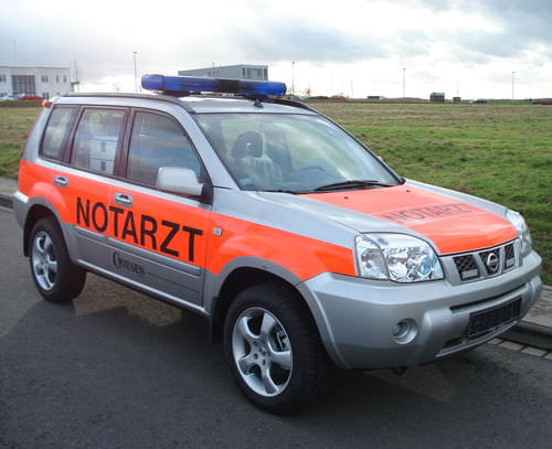 Ambulância de emergência cirúrgica - Nissan X-Trail - C. Miesen - 4x4