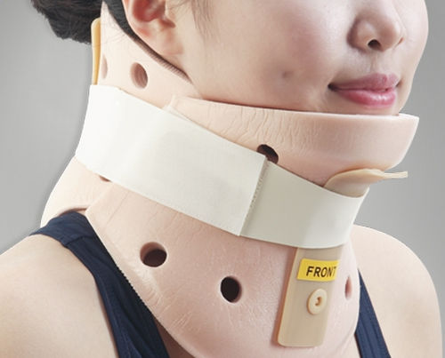 Colar cervical tipo Philadelphia - DR-123  - Dr. Med - D (12 cm) / com apoio mentoniano / com abertura para traqueotomia