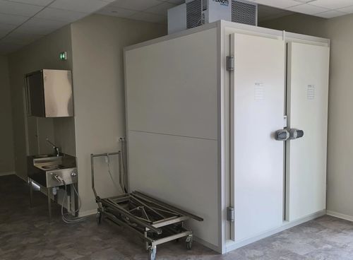 Câmara mortuária para macas de transporte de corpos - EIHF-ISOFROID - 8 corpos / com abertura frontal / com 2 portas