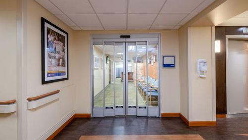 Porta para hospital - Dura-Fit - Stanley Access Technologies - de correr / automática